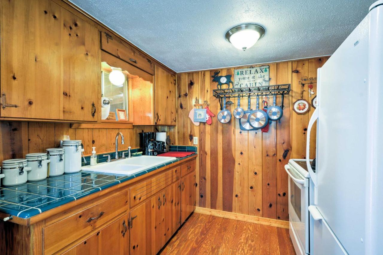 Willa Cozy Cabin with AC&Deck, 5 Mi to Downtown Prescott Zewnętrze zdjęcie