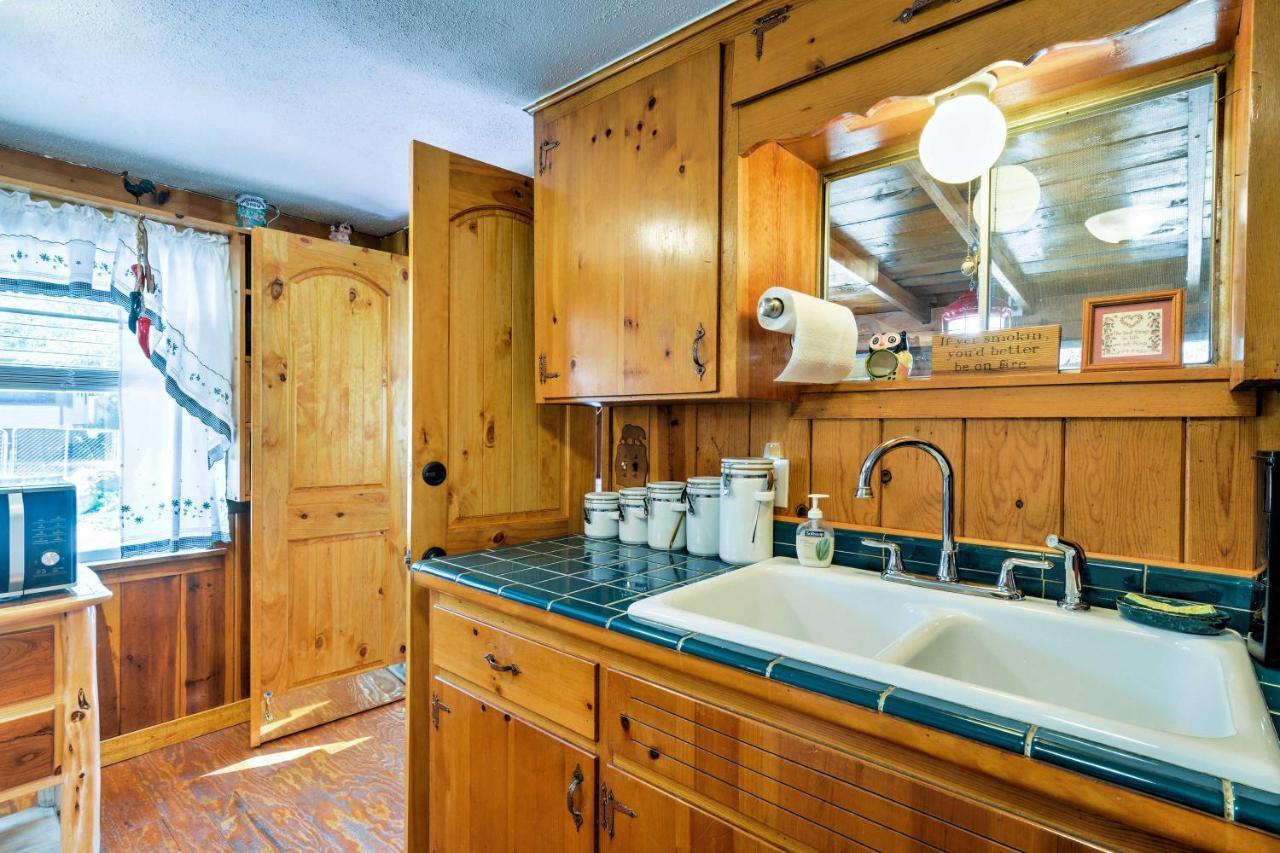 Willa Cozy Cabin with AC&Deck, 5 Mi to Downtown Prescott Zewnętrze zdjęcie